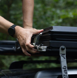 Tente de toit LT-50 Lightweight Alu-Cab Aluminium sur Xperts4x4 Accessoires 4x4 Off-Road