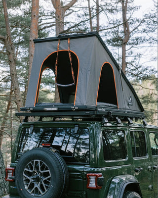 Tente de toit LT-50 Lightweight Alu-Cab Aluminium sur Xperts4x4 Accessoires 4x4 Off-Road