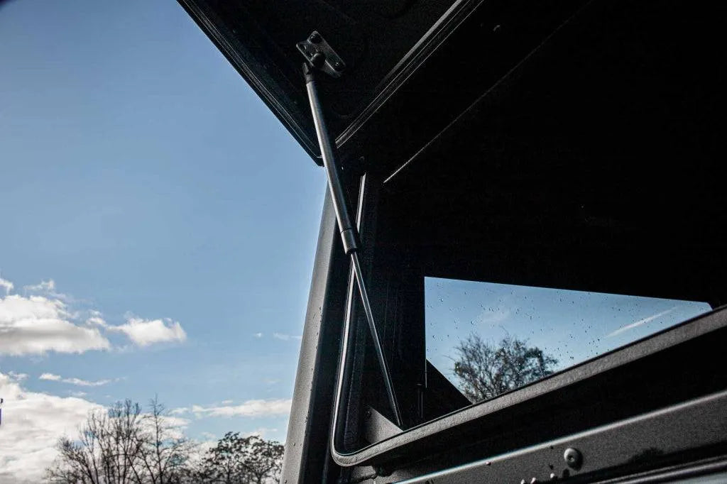 Hardtop Alu-Cab Contour Nissan Navara 2016+ Double Cab sur Xperts4x4 Accessoires 4x4 Off-Road