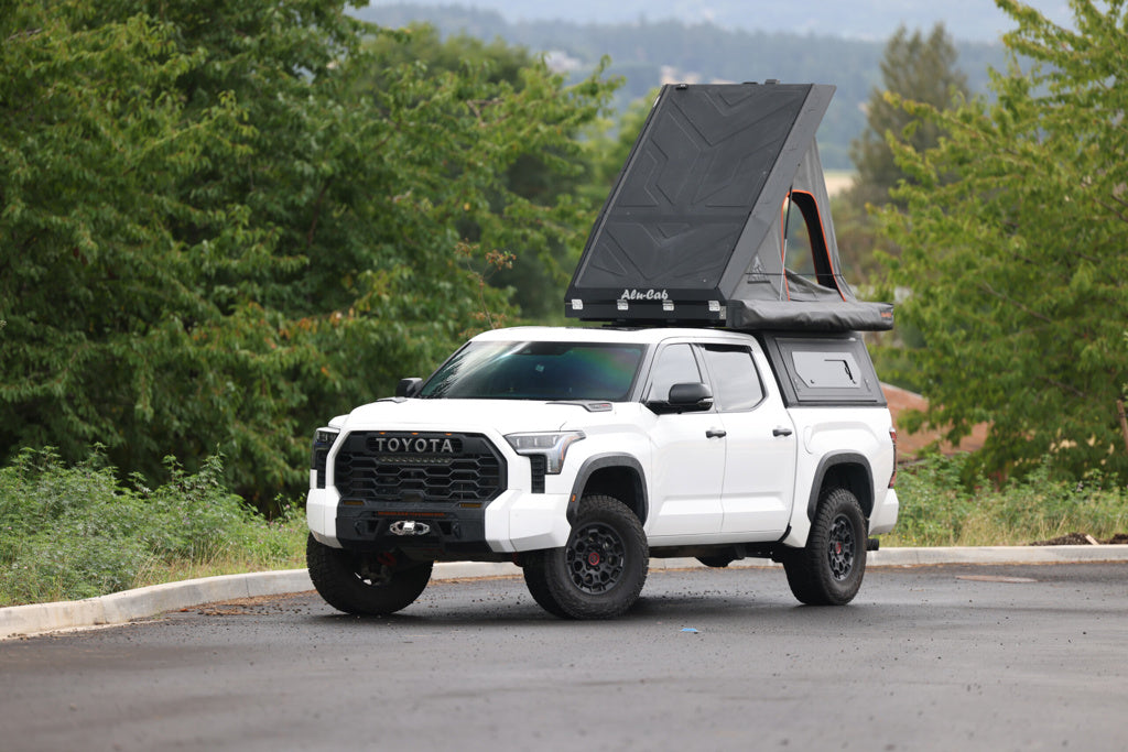 Hardtop Alu-Cab Contour Toyota Tundra 2022+ 5.5" CrewMax sur Xperts4x4 Accessoires 4x4 Off-Road