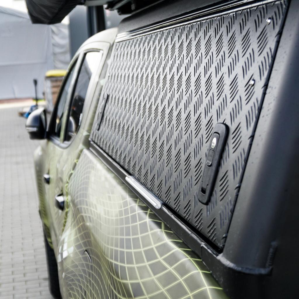 Hardtop Alu-Cab Explorer 3 Mitsubishi L200 2016+ sur Xperts4x4 Accessoires 4x4 Off-Road