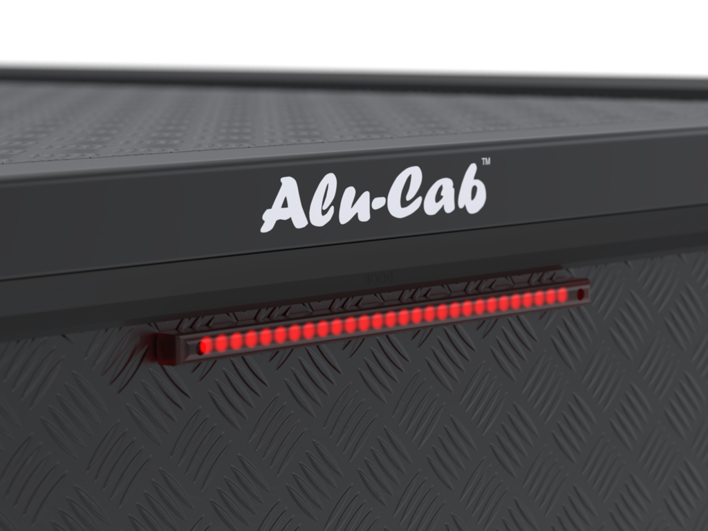 Hardtop Alu-Cab "Guard" pour Toyota Tundra 2022+ en texture, robuste et durable, adapté pour camping et aventure.