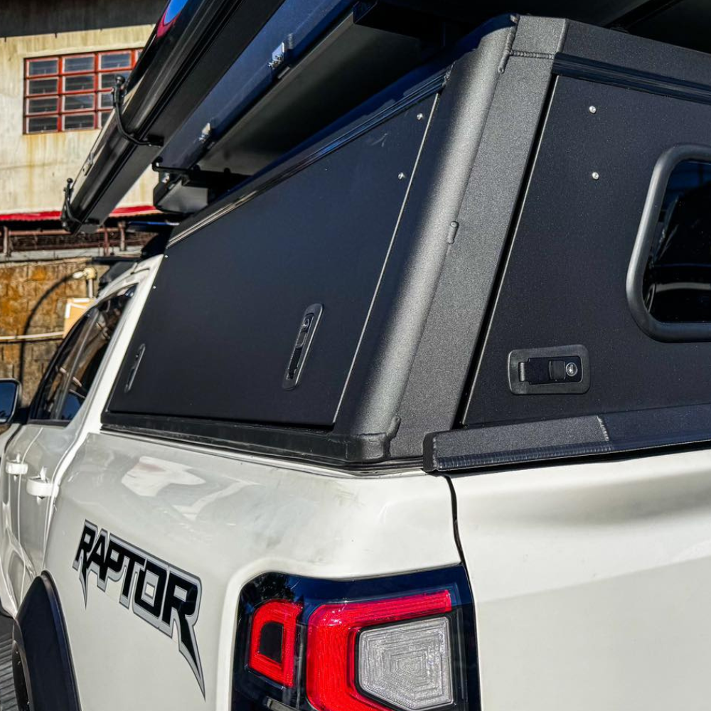 Hardtop en aluminium Alu-Cab Explorer 3 pour Ford Ranger Raptor 2023+, robuste et adapté pour camionnette.