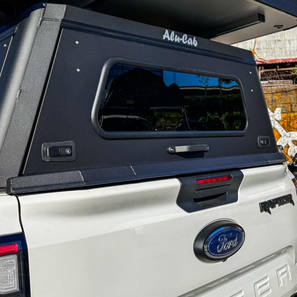Hardtop en aluminium Alu-Cab Explorer 3 pour Ford Ranger/Raptor 2023+, robuste et adapté pour véhicule utilitaire.