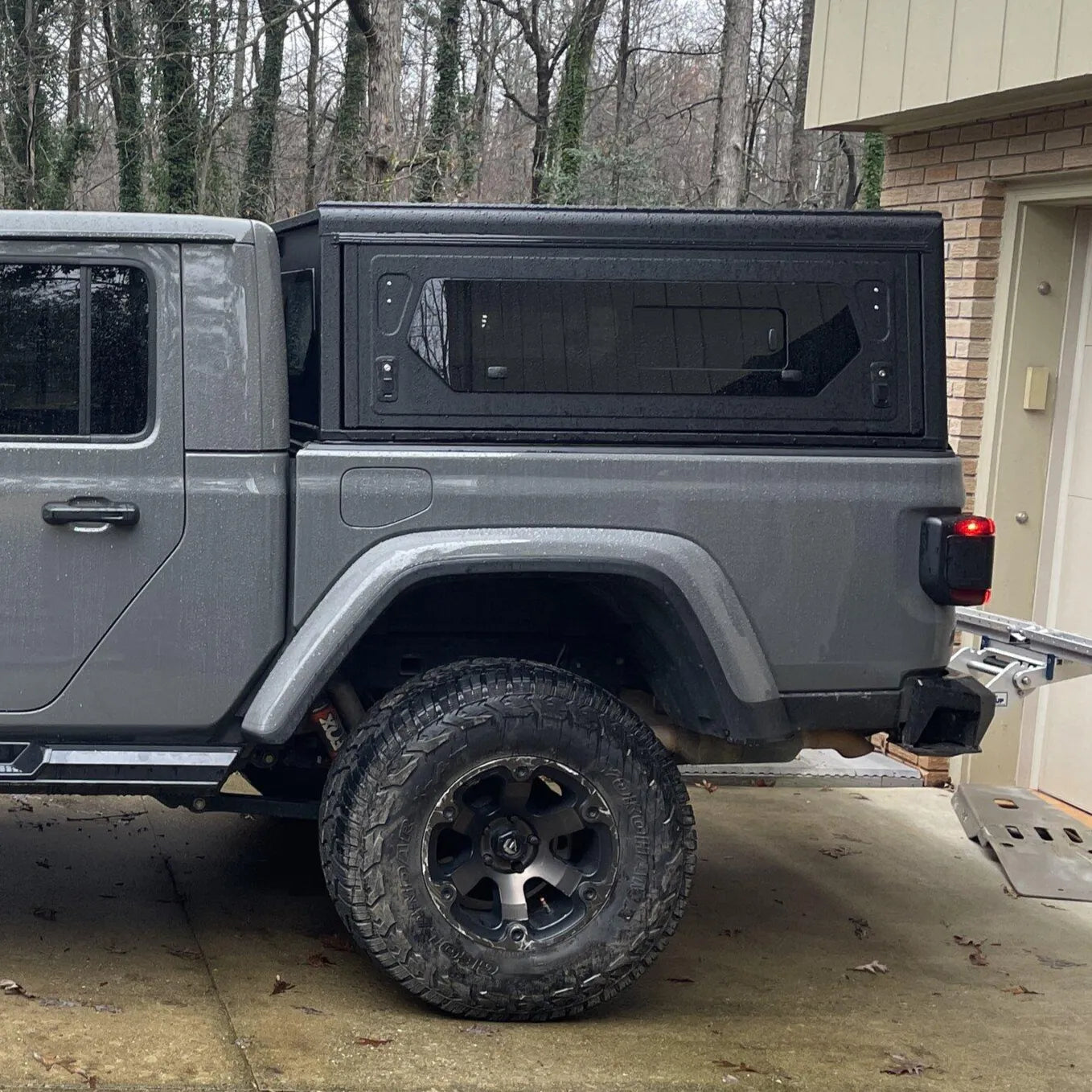 Hardtop Jeep Gladiator JT 2019+ | Alu-Cab Contour | Aluminium Noir sur Xperts4x4 Accessoires 4x4 Off-Road