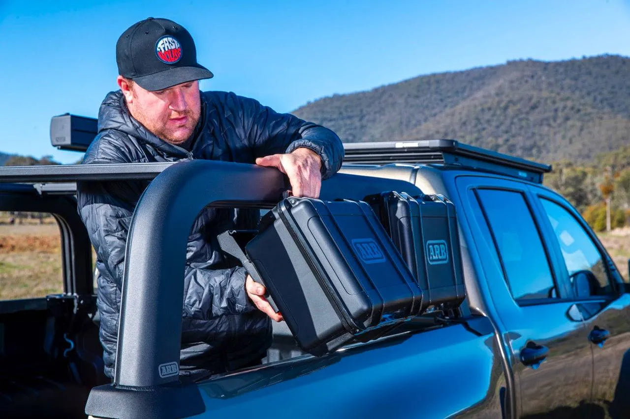 Support de benne ARB 4x4 pour Ford Raptor 2023+ double cab, système de fixation robuste pour chargement et transport.