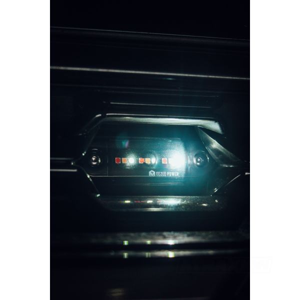 Éclairage LED Shadow Vision EEZEE POWER pour calandre avant, 3 couleurs, design moderne pour voiture.