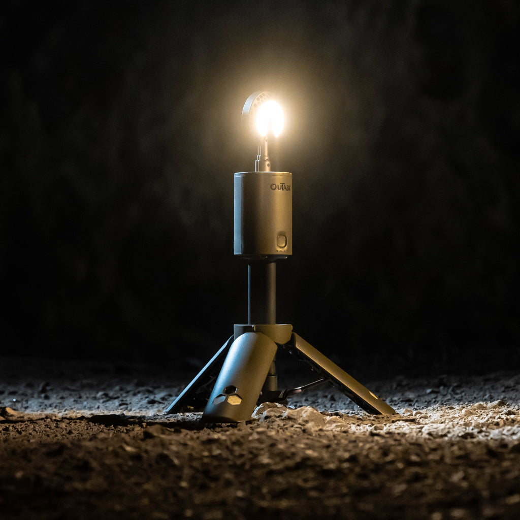 OuTask Lampe Télescopique Gris Clair - Outdoor LED 720° Rechargeable sur Xperts4x4 Accessoires 4x4 Off-Road