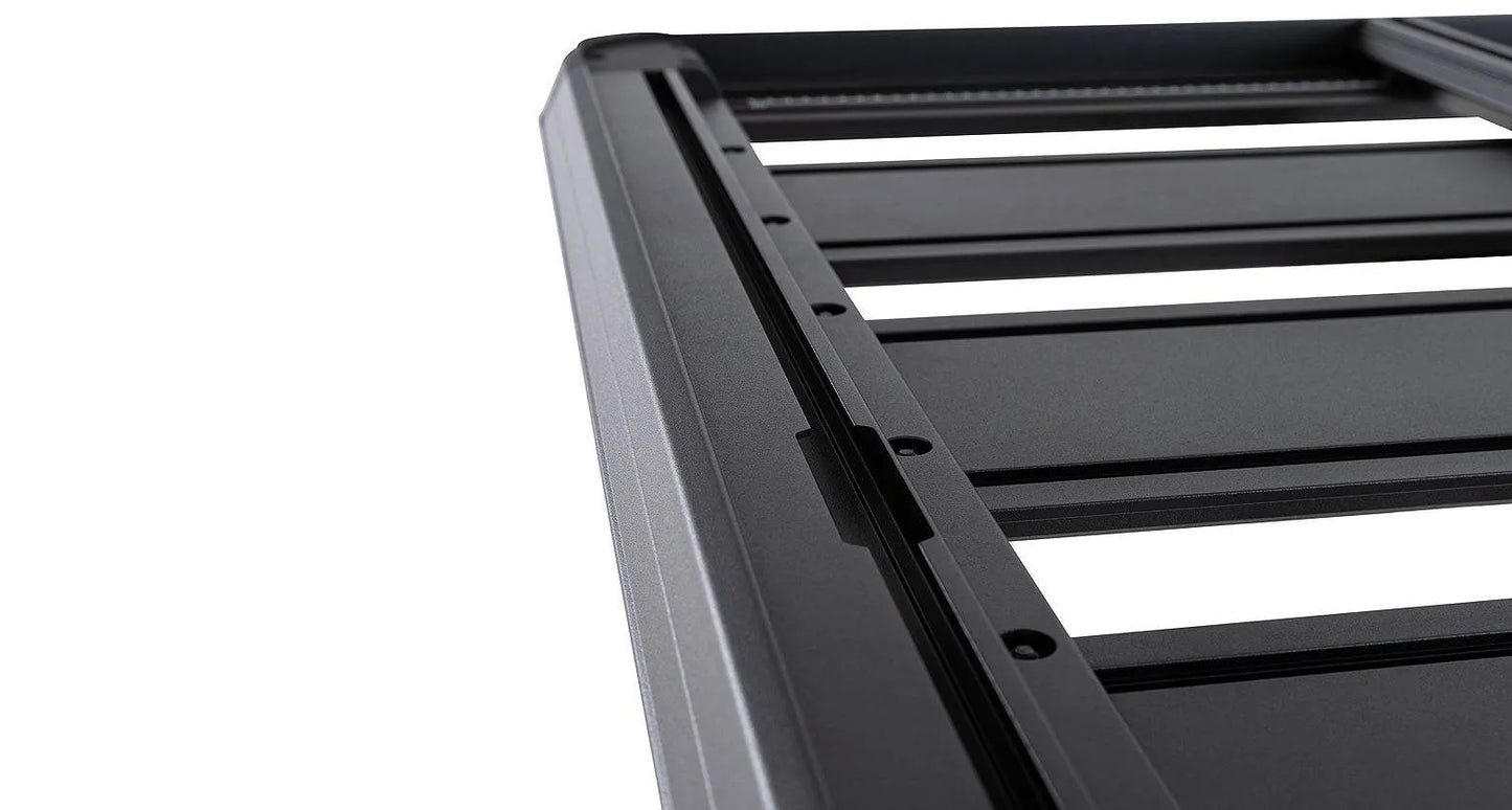 Kit galerie de toit Rhino-Rack Backbone pour Toyota Hilux Revo 2016+ avec barres de toit, installation solide et robuste.