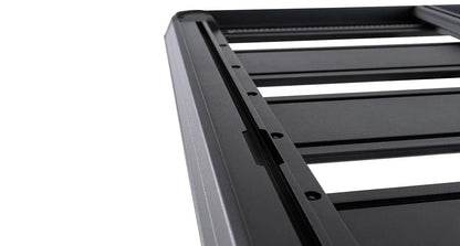 Kit galerie de toit Rhino-Rack Backbone pour Toyota Hilux Revo 2016+ avec barres de toit, installation solide et robuste.