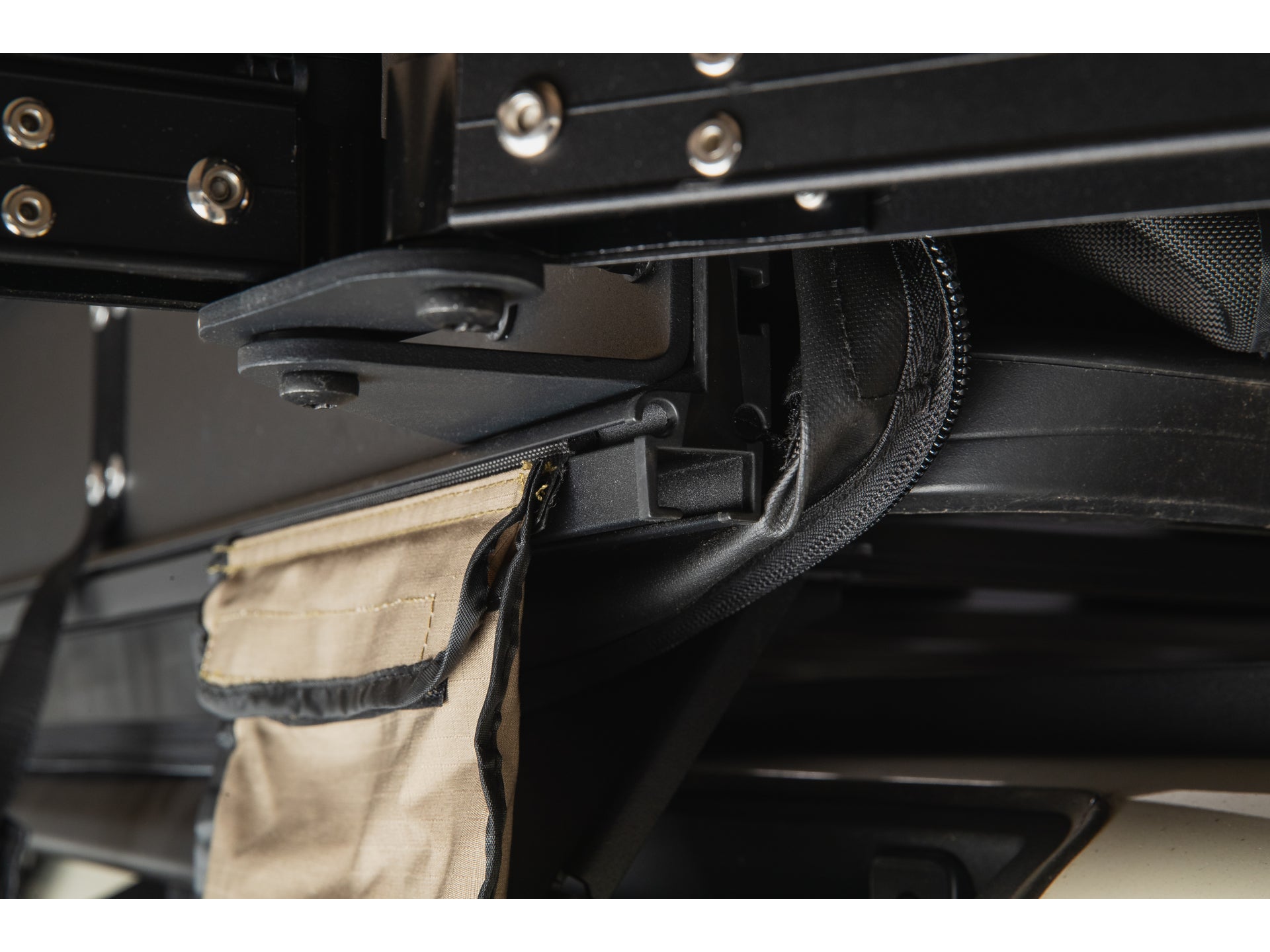 Pack Auvent 270° Auto-portant + Parois Rhino-Rack | Côté Droite sur Xperts4x4 Accessoires 4x4 Off-Road