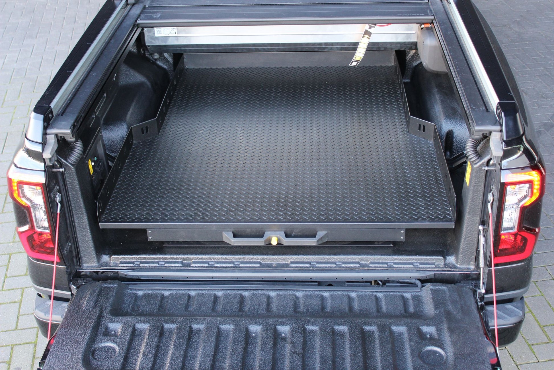 Plateau Coulissant RUUUD Isuzu D-Max 2020+ Space-Cab | Installation Sans Perçage sur Xperts4x4 Accessoires 4x4 Off-Road