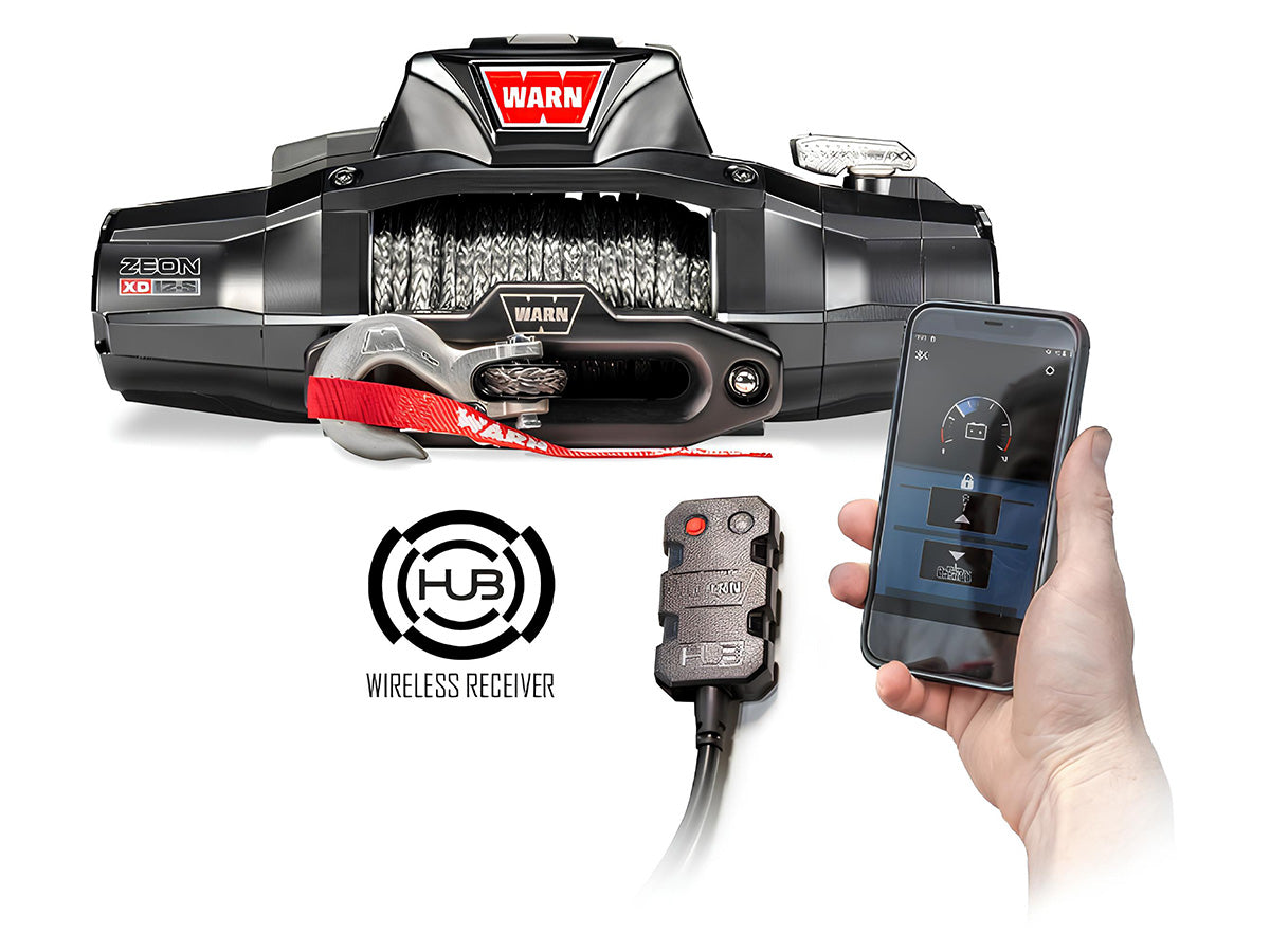 Treuil Warn Zeon XD14-S 6350kg 12V avec corde synthétique, robuste pour véhicules tout-terrain, image montrant le treuil en action