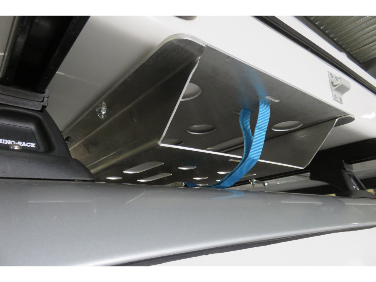 Support d'échelle sous tente James Baroud N4-Offroad sur Xperts4x4 Accessoires 4x4 Off-Road