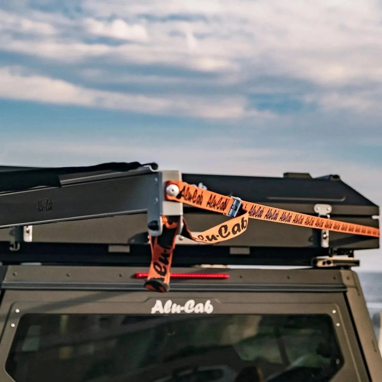 Auvent 180° 2.6m Autoportant Alu-Cab sur Xperts4x4 Accessoires 4x4 Off-Road