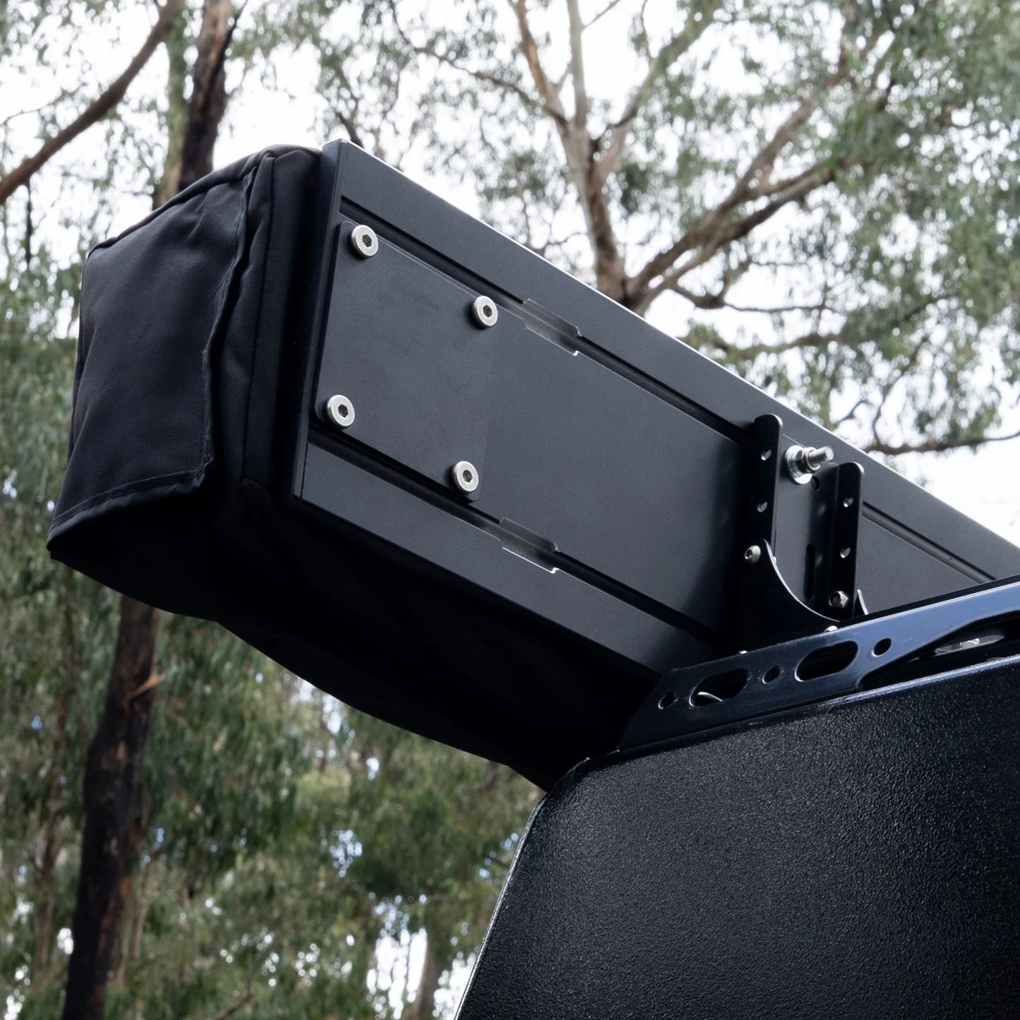 Auvent 270° XL Autoportant LED Côté Gauche Eclipse - DARCHE sur Xperts4x4 Accessoires 4x4 Off-Road