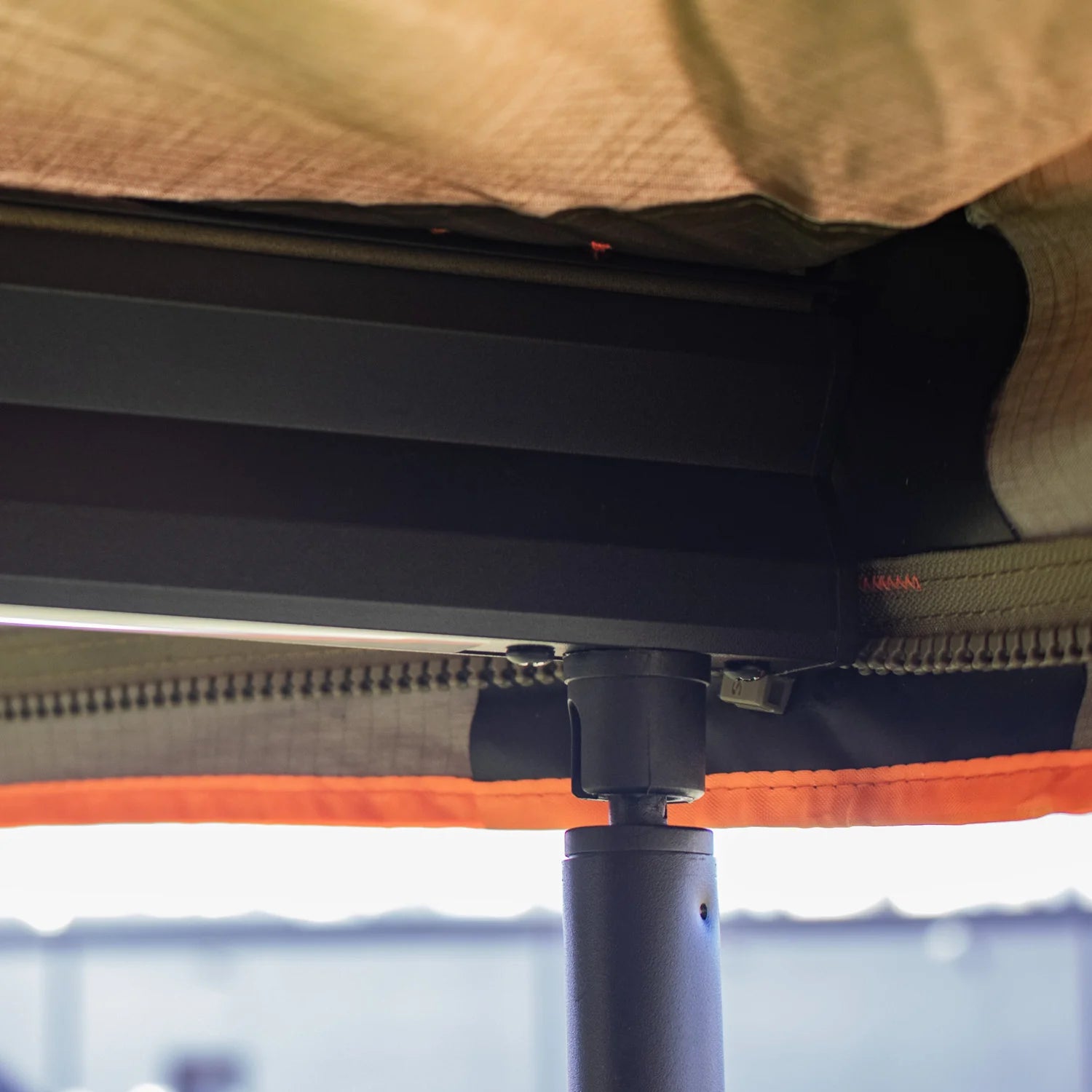 Auvent 270° XL Autoportant LED Côté Gauche Eclipse - DARCHE sur Xperts4x4 Accessoires 4x4 Off-Road