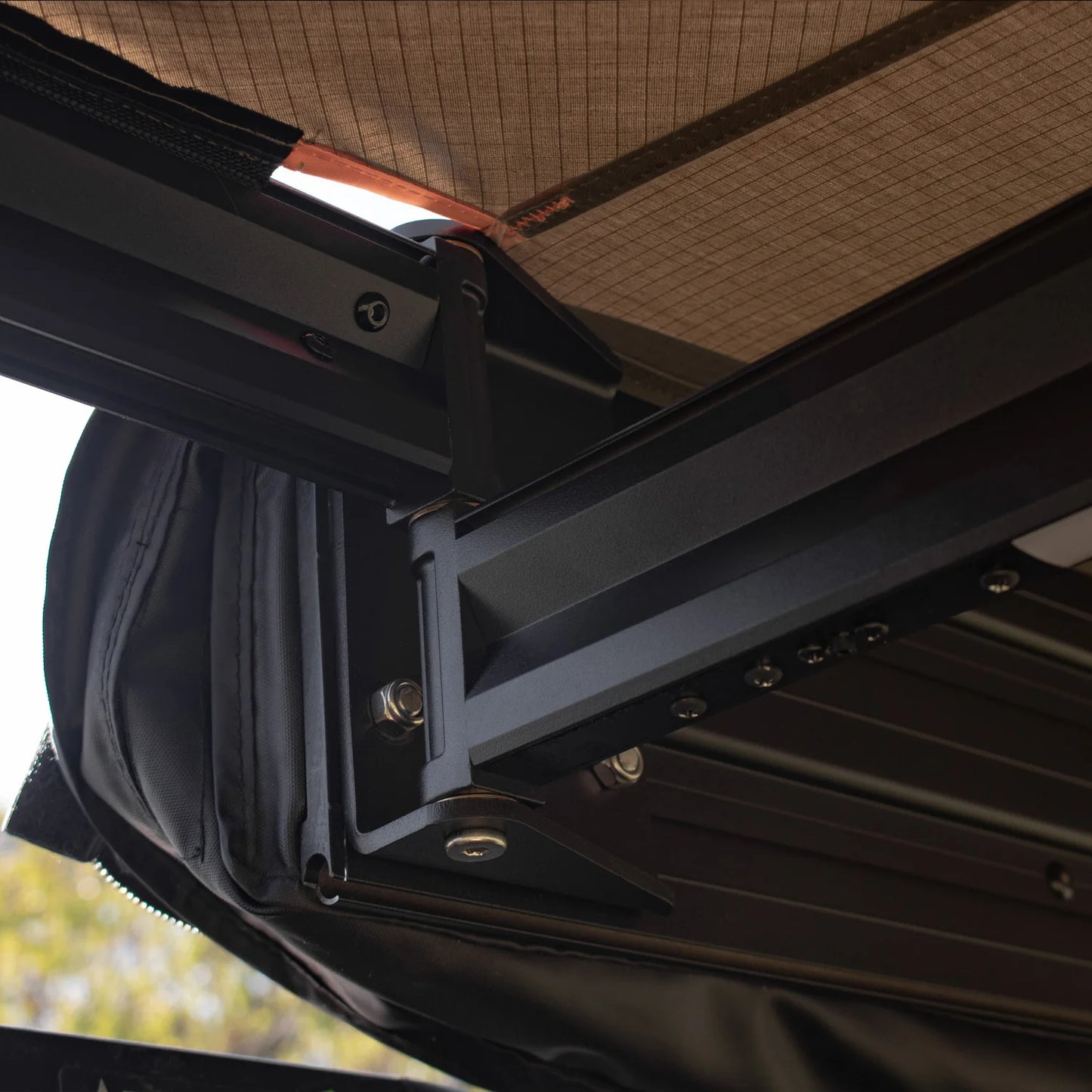 Auvent 270° XL Autoportant LED Côté Gauche Eclipse - DARCHE sur Xperts4x4 Accessoires 4x4 Off-Road