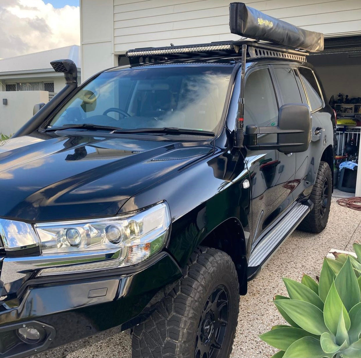 Support de auvent rabattable CROC HINGE – Polyvalence & Robustesse 4x4 sur Xperts4x4 Accessoires 4x4 Off-Road