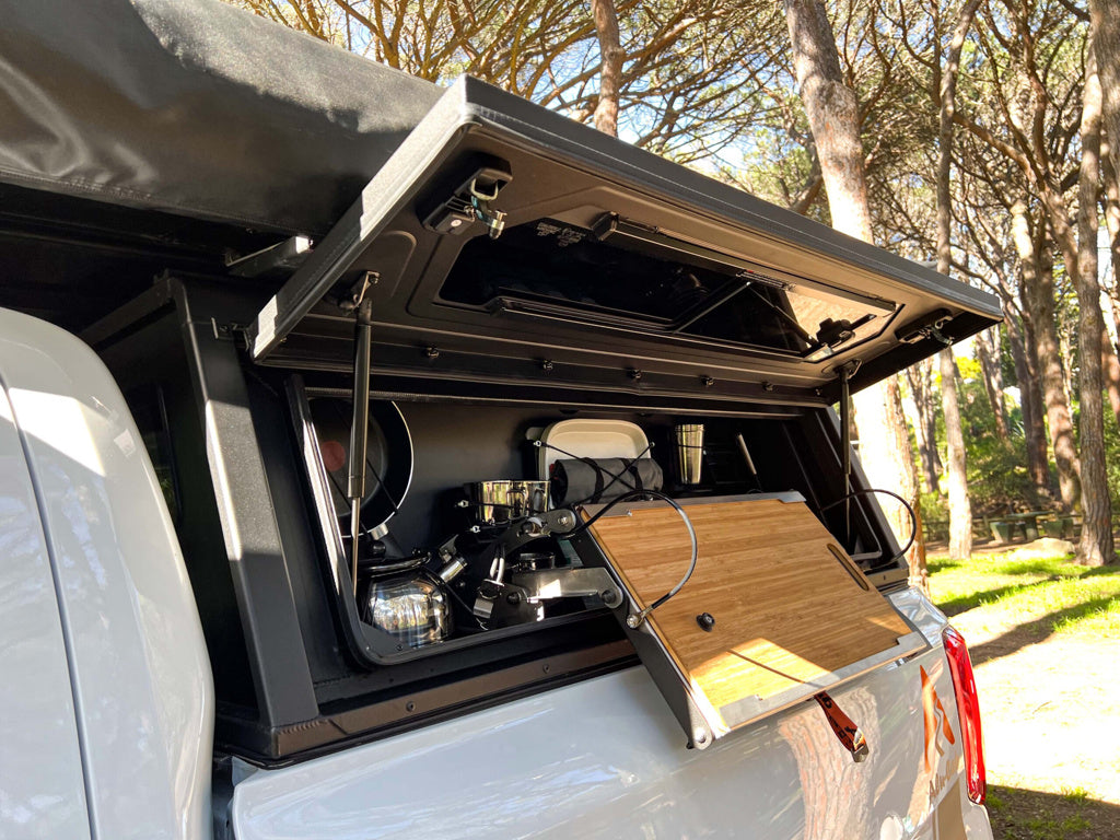 Coffre Cuisine Alu-Cab 1250 mm avec Tablette & Set Complet sur Xperts4x4 Accessoires 4x4 Off-Road