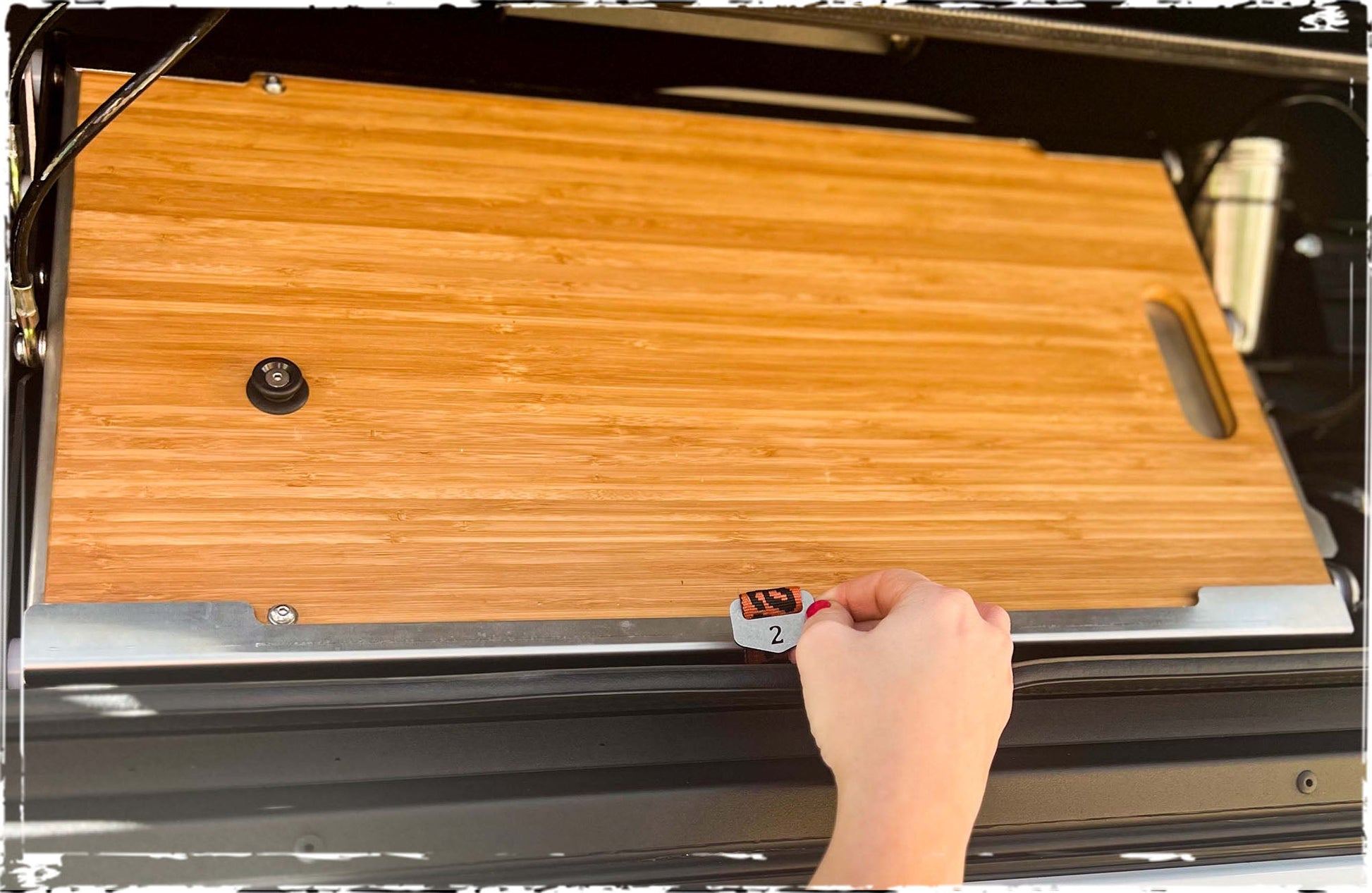 Coffre Cuisine Alu-Cab 1250 mm avec Tablette & Set Complet sur Xperts4x4 Accessoires 4x4 Off-Road