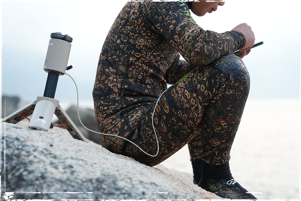 OuTask Lampe Télescopique LED Outdoor 720° - Jaune Désert sur Xperts4x4 Accessoires 4x4 Off-Road