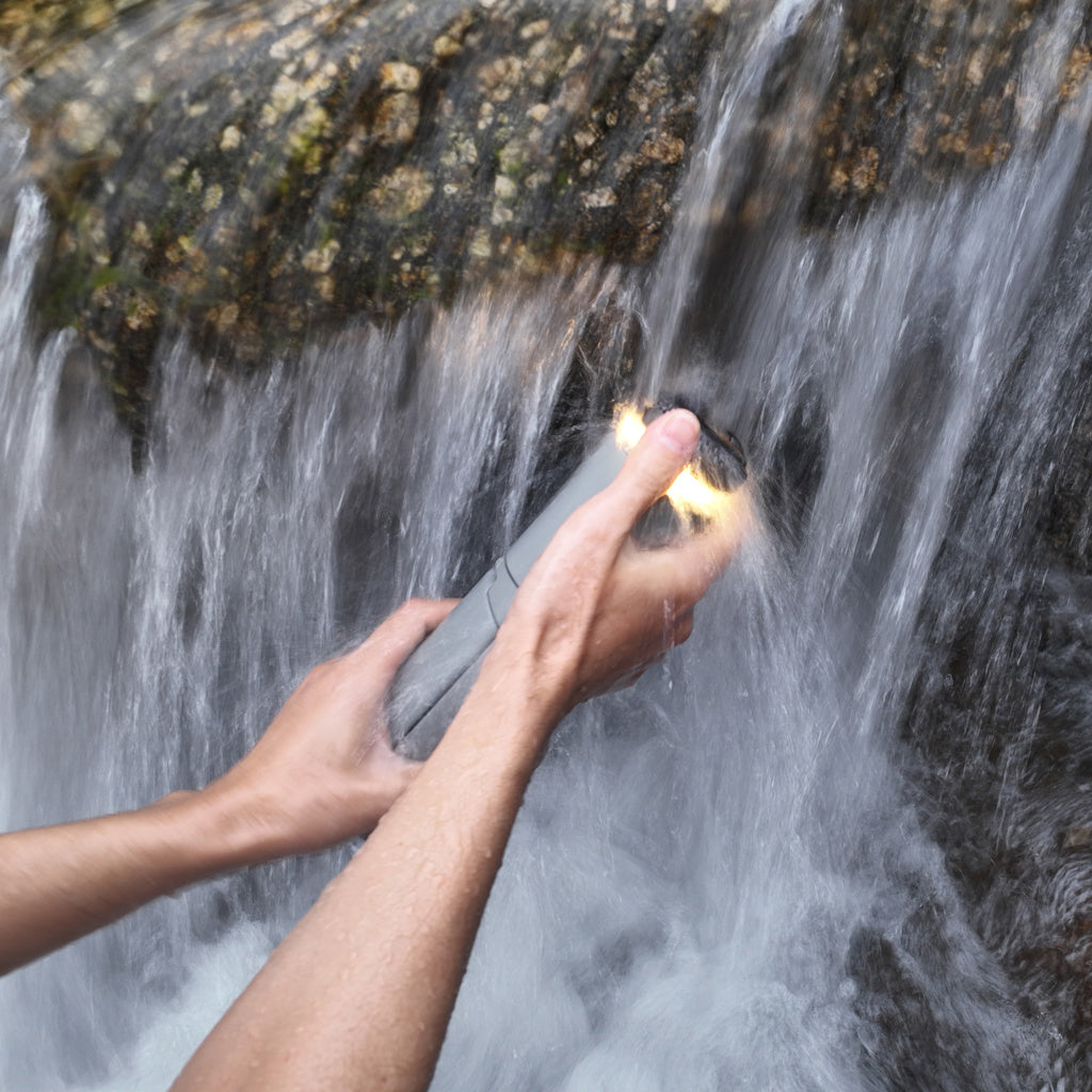 OuTask Lampe Télescopique LED Outdoor 720° - Noire sur Xperts4x4 Accessoires 4x4 Off-Road