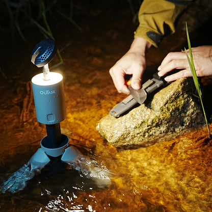 OuTask Lampe Télescopique LED Outdoor 720° - Vert Armée sur Xperts4x4 Accessoires 4x4 Off-Road