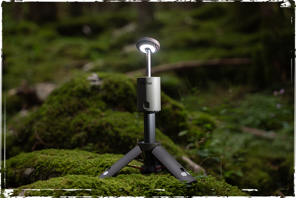 OuTask Lampe Télescopique LED Outdoor 720° - Vert Armée sur Xperts4x4 Accessoires 4x4 Off-Road