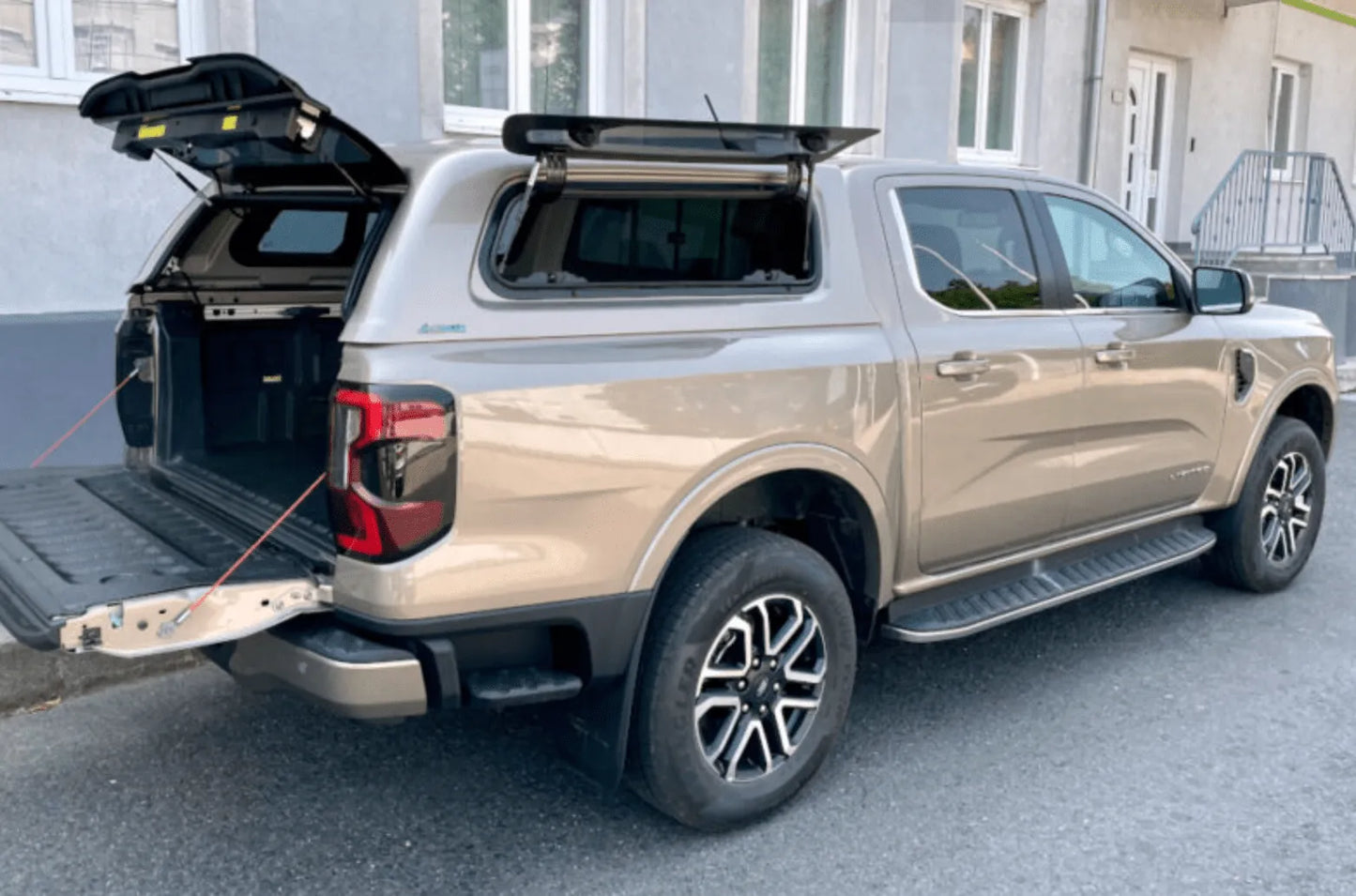 Hardtop Aeroklas Ford Ranger/Raptor 2023+ NEXT GEN | Double Cab sur Xperts4x4 Accessoires 4x4 Off-Road