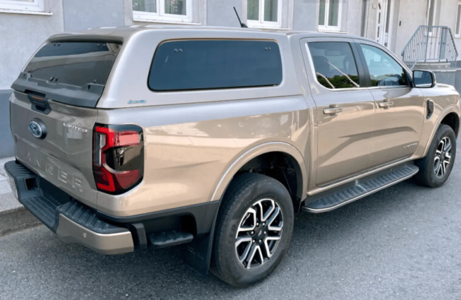 Hardtop Aeroklas Ford Ranger/Raptor 2023+ NEXT GEN | Double Cab sur Xperts4x4 Accessoires 4x4 Off-Road