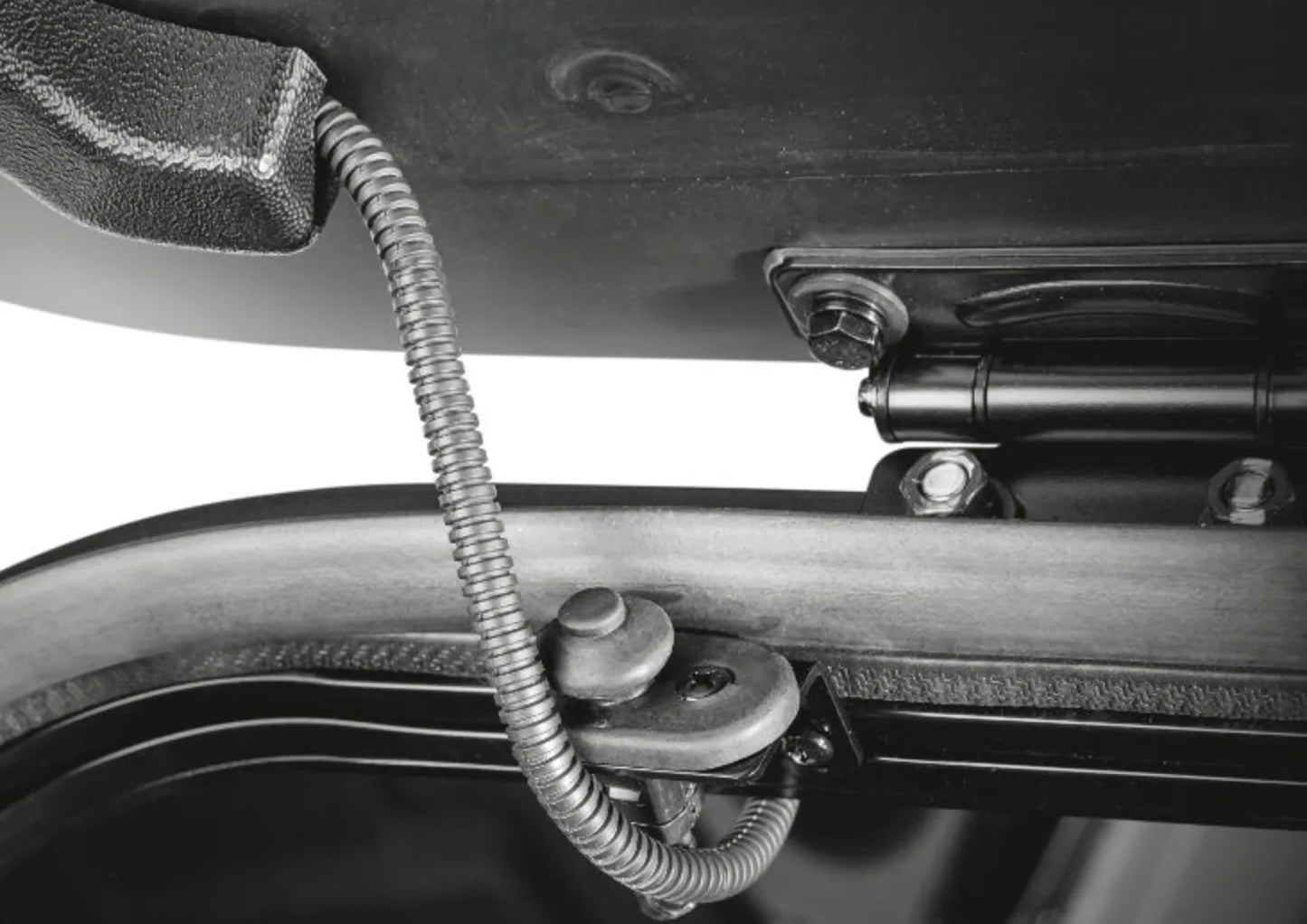 Hardtop Aeroklas Primer | Isuzu Dmax 2012-2020 Double Cab sur Xperts4x4 Accessoires 4x4 Off-Road