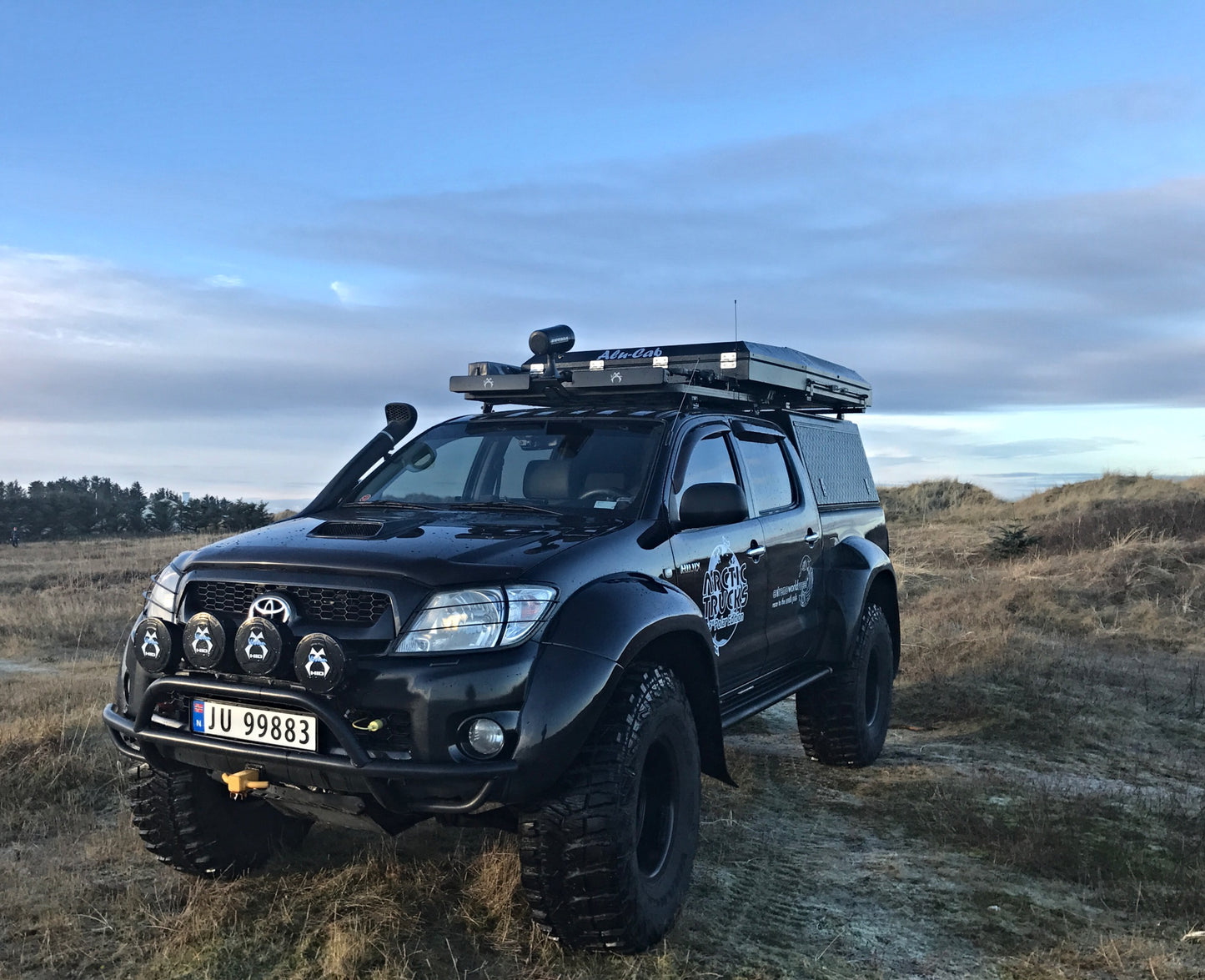 Hardtop Alu-Cab Adventure Toyota Hilux Vigo 2005-2015 sur Xperts4x4 Accessoires 4x4 Off-Road
