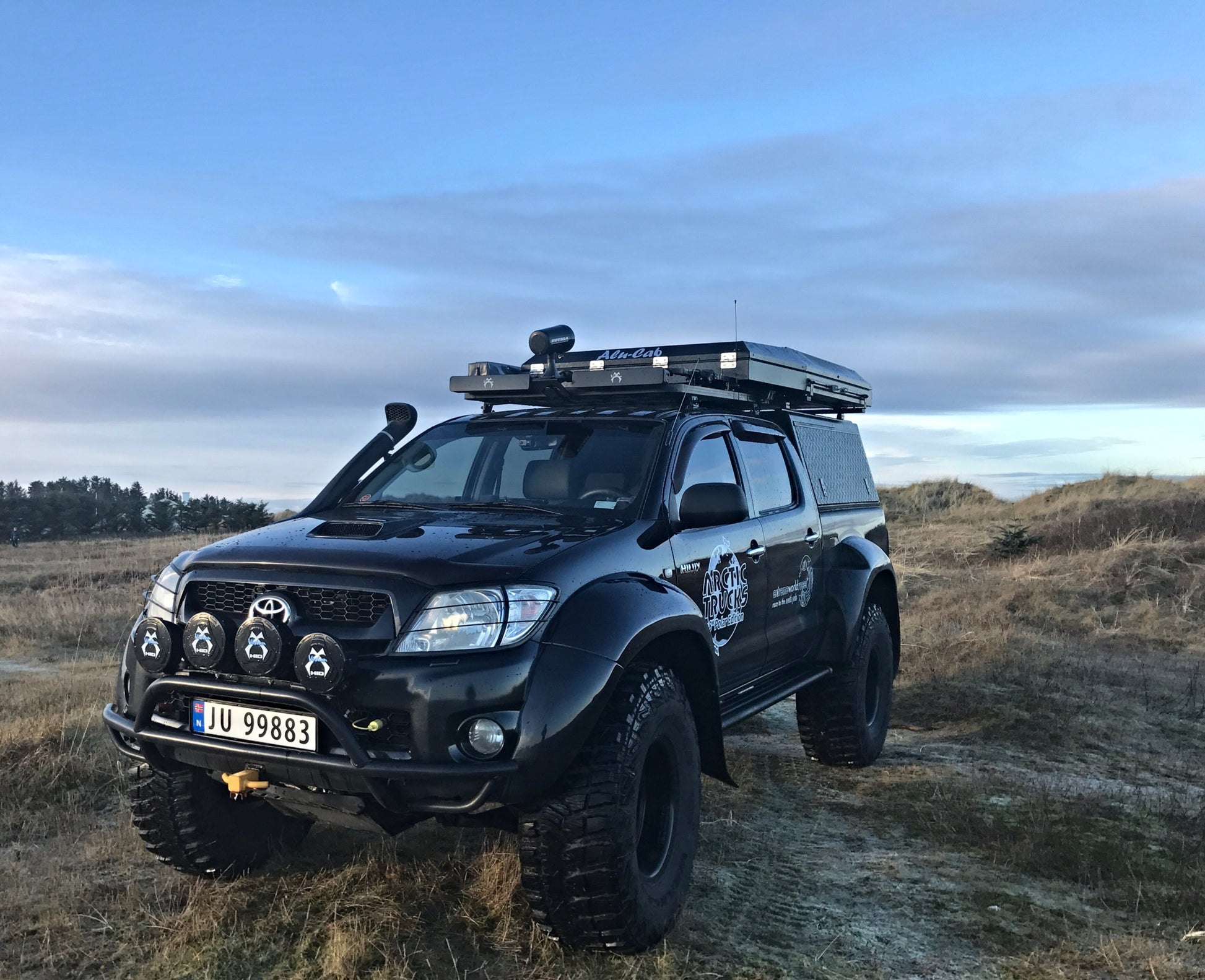 Hardtop Alu-Cab Adventure Toyota Hilux Vigo 2005-2015 sur Xperts4x4 Accessoires 4x4 Off-Road