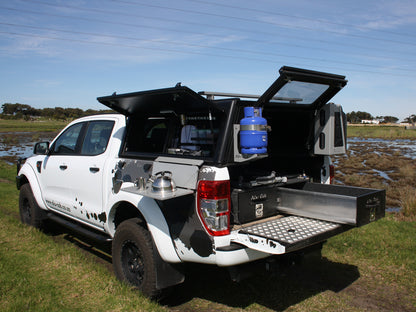 Hardtop Alu-Cab Adventure Toyota Hilux Vigo 2005-2015 sur Xperts4x4 Accessoires 4x4 Off-Road