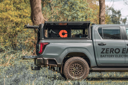 Hardtop Alu-Cab Contour pour Toyota Hilux 2026+ N90 Double Cab, structure en aluminium robuste et design élégant.