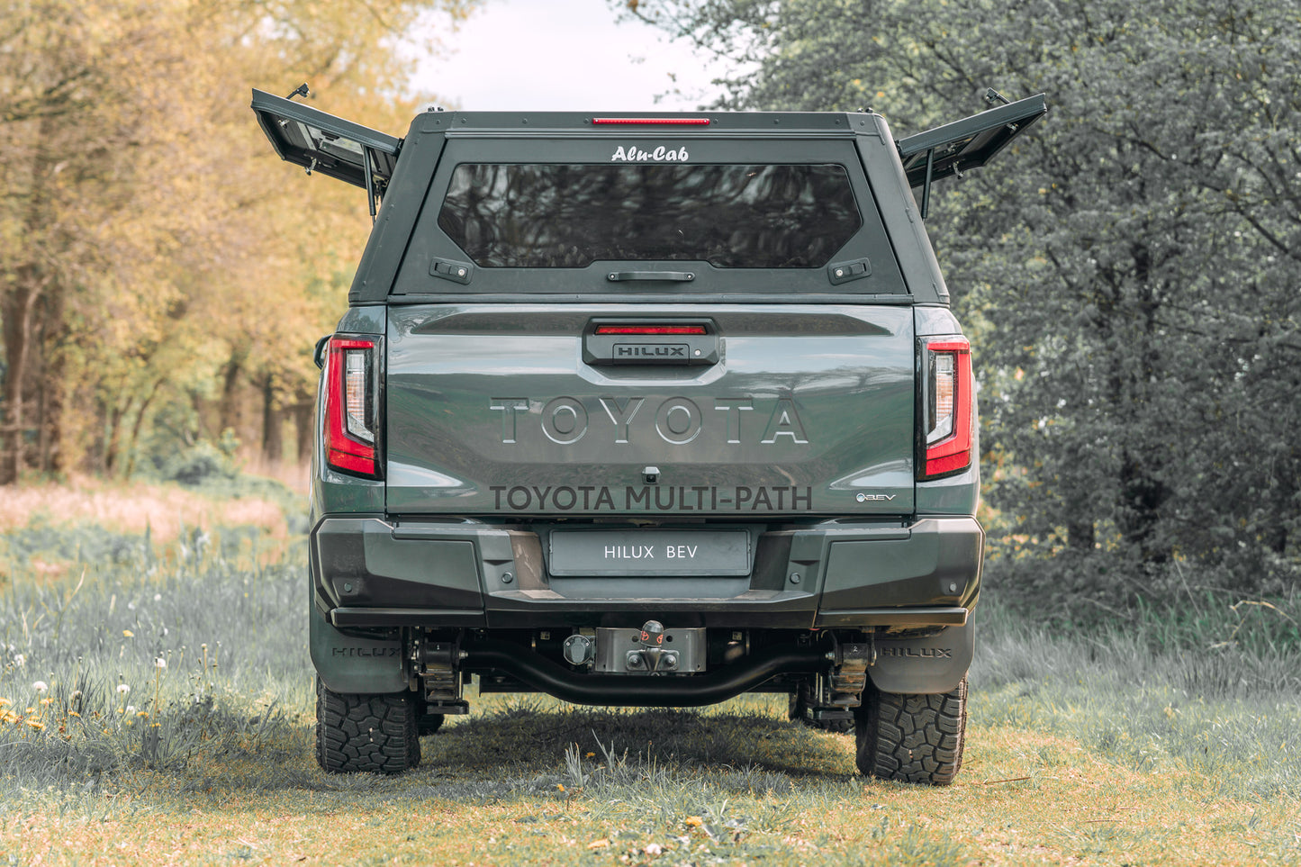 Hardtop Alu-Cab Contour pour Toyota Hilux 2026+ N90 Double Cab, finition en aluminium robuste et design moderne