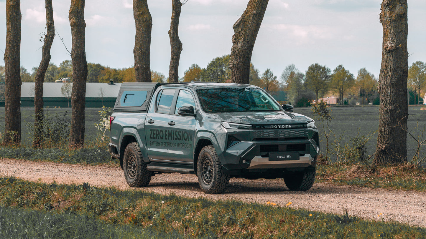 Hardtop Alu-Cab Contour pour Toyota Hilux N90 Double Cab, robuste et en aluminium, adapté pour le modèle 2026+.