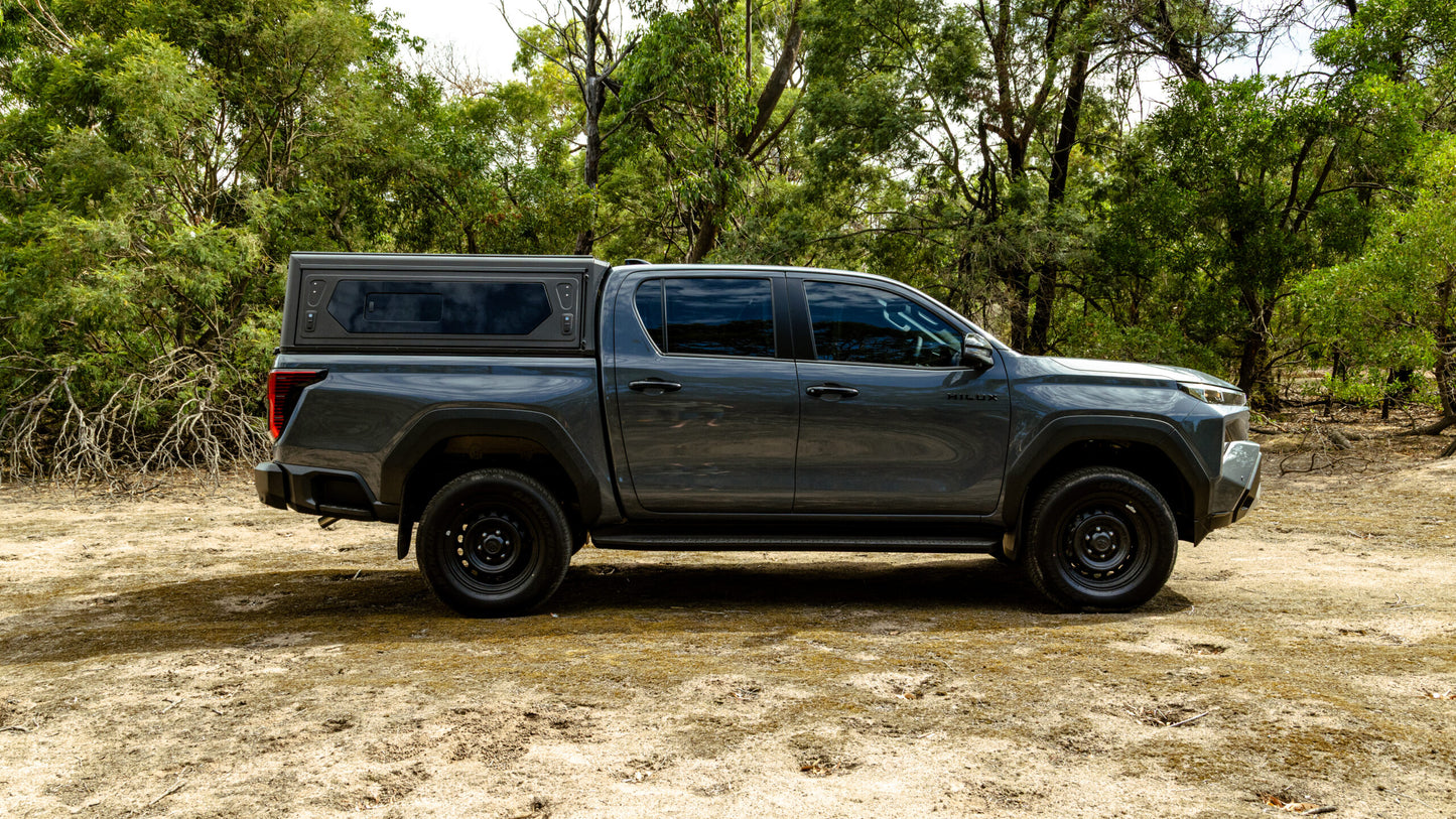 Hardtop Alu-Cab Contour pour Toyota Hilux 2026+ N90 Double Cab, en aluminium, installation robuste et finition élégante