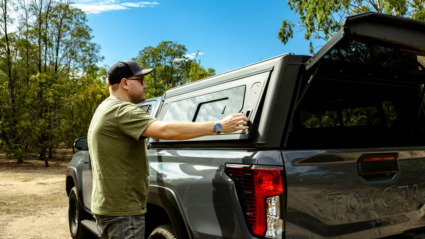 Hardtop Alu-Cab Contour pour Toyota Hilux 2026+ Double Cab, structure en aluminium robuste adapté au modèle N90.