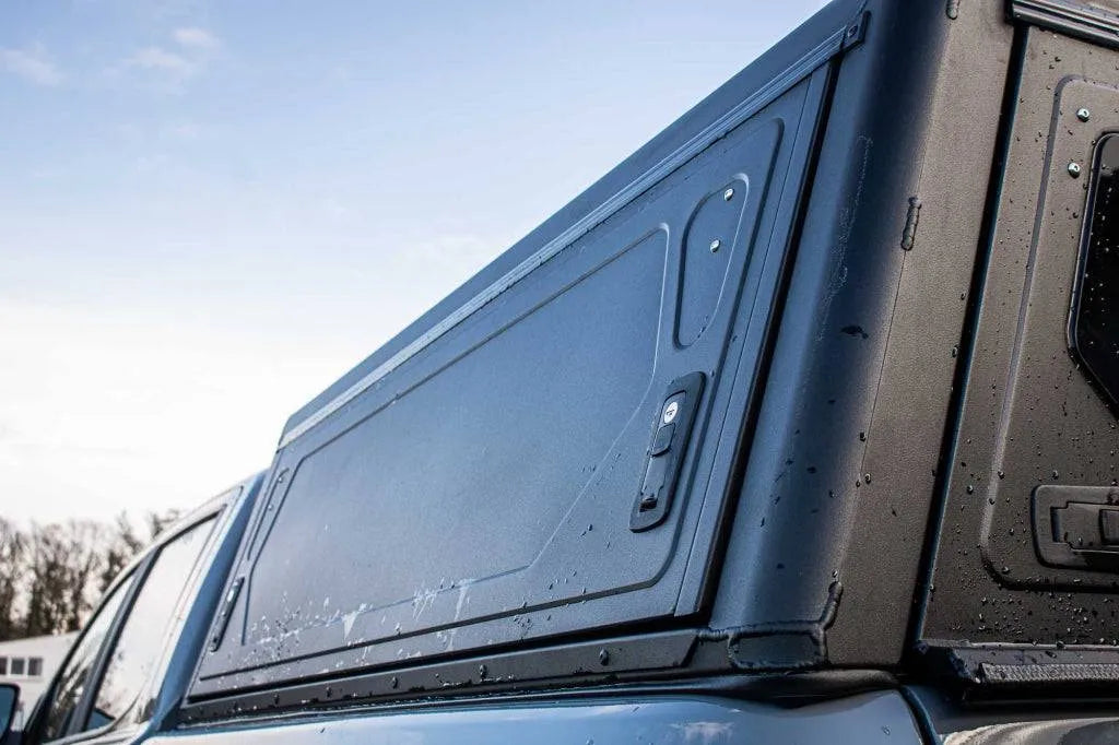 Hardtop Alu-Cab Contour Volkswagen Amarok 2010-2022 Double Cab sur Xperts4x4 Accessoires 4x4 Off-Road