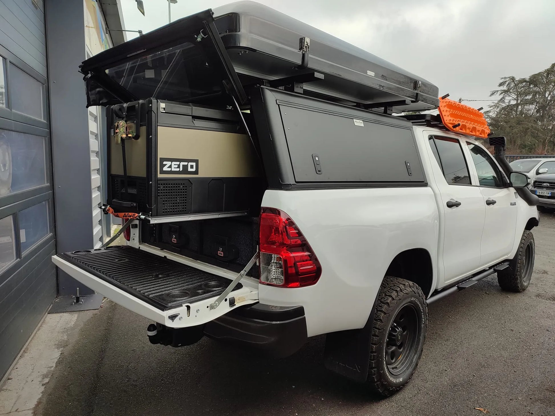 Hardtop Alu-Cab Explorer 3 Toyota Hilux 2016 à Présent sur Xperts4x4 Accessoires 4x4 Off-Road