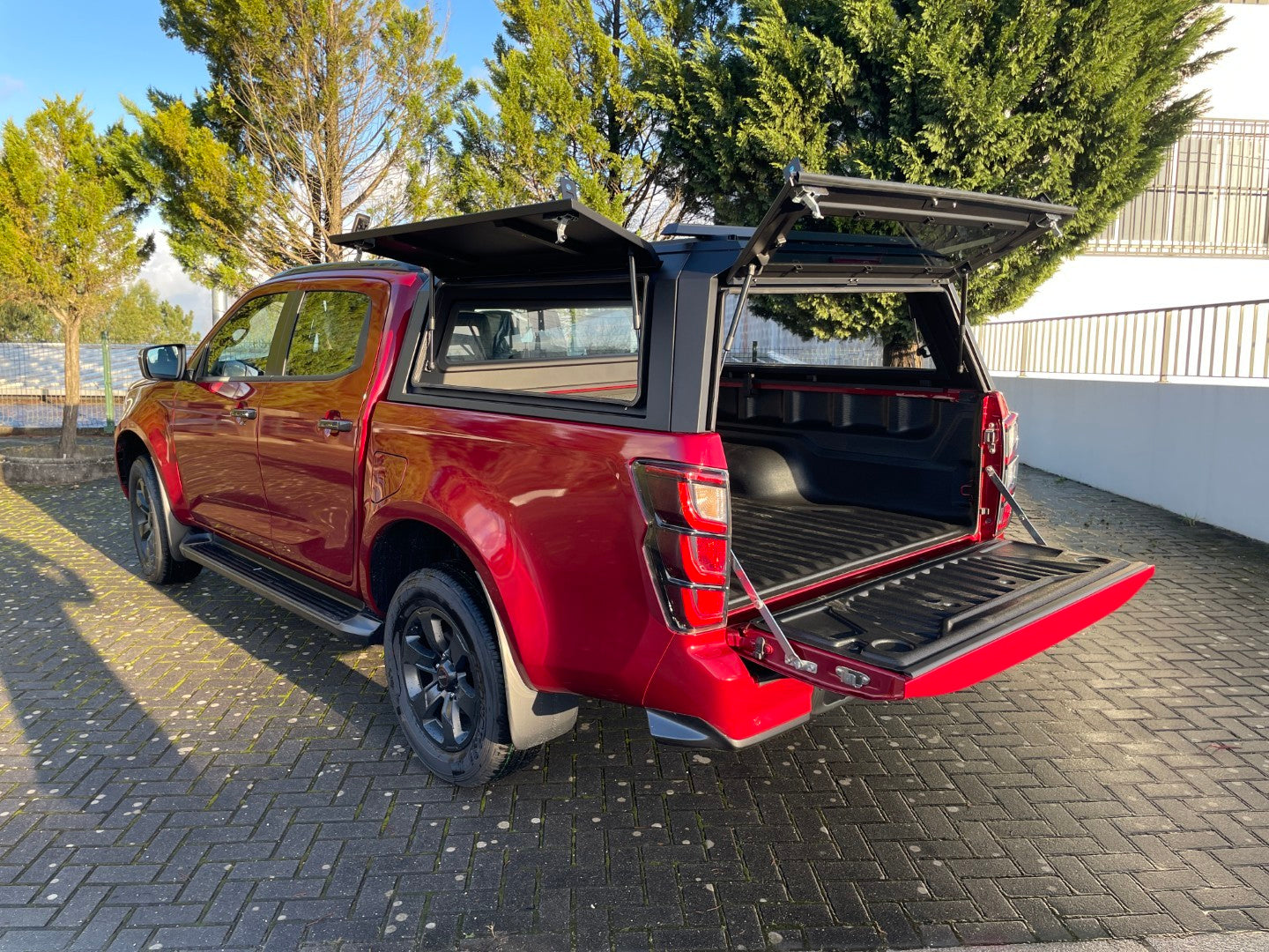 Hardtop Aluminium Line4x4 Double Cab | Vitré et Renforcé sur Xperts4x4 Accessoires 4x4 Off-Road