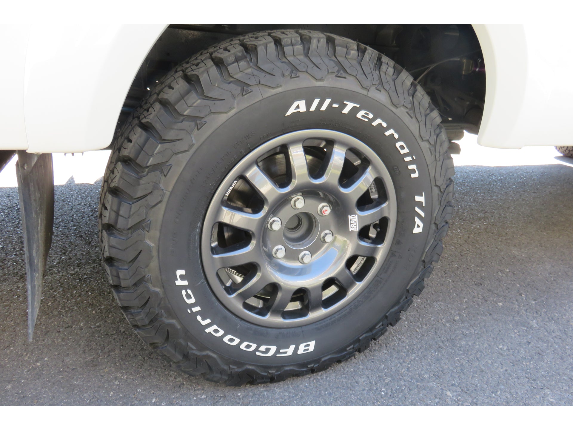 Jante Alu BRAID Fullrace Grise 7x16 sur Xperts4x4 Accessoires 4x4 Off-Road