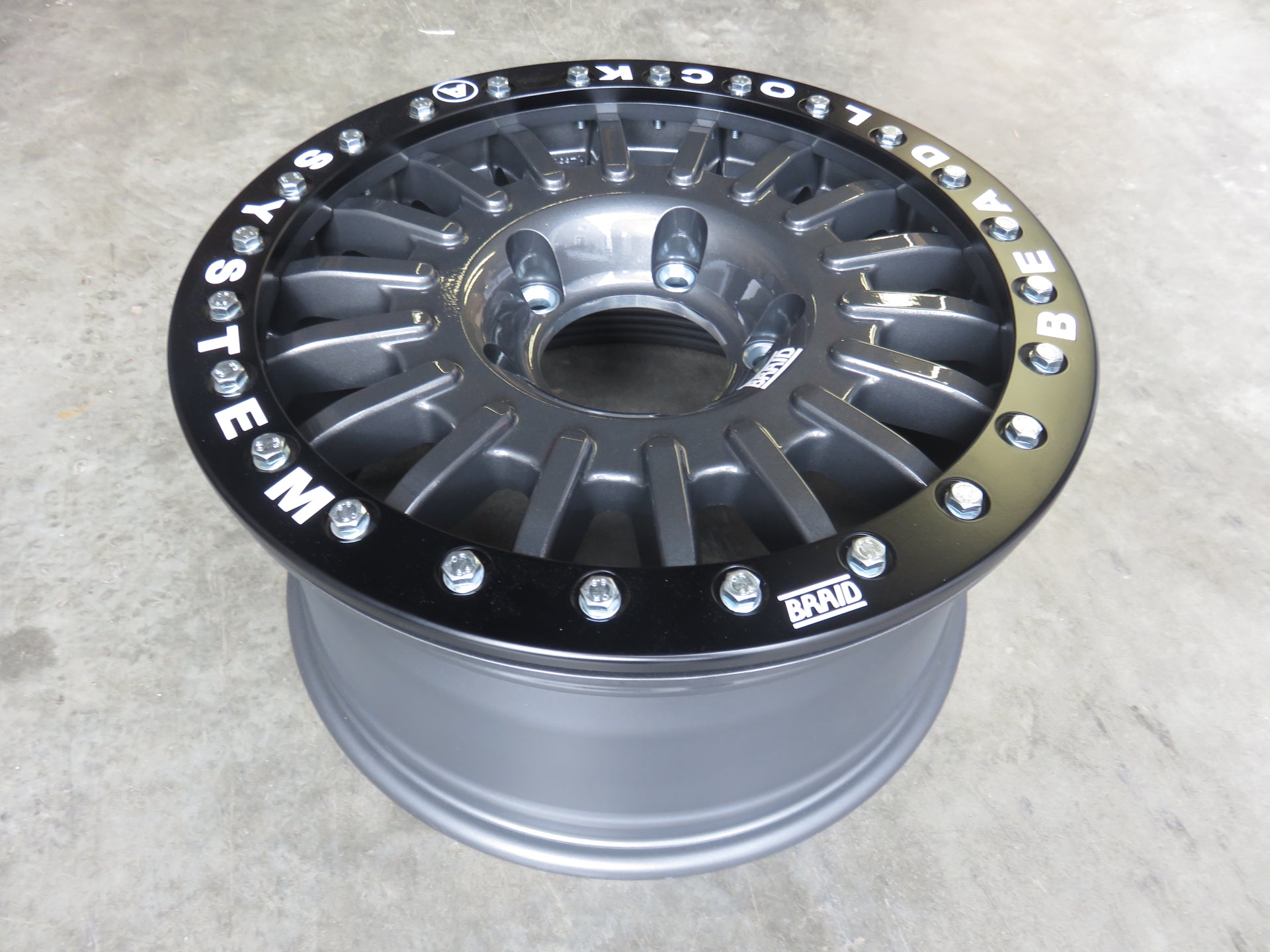 Jante Alu BRAID Winrace Grise 5x17 5x150 ET38 sur Xperts4x4 Accessoires 4x4 Off-Road
