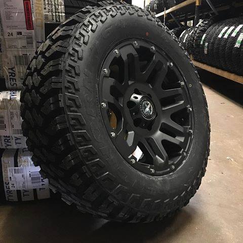 Jante American Racing AR200 Black 8.5X17 6x139.7 ET0 CB106.25 sur Xperts4x4 Accessoires 4x4 Off-Road