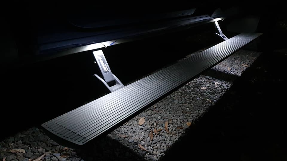 Marche-Pieds Electriques T-MAX Isuzu D-Max 2014-19 Double-Cab | E-Board sur Xperts4x4 Accessoires 4x4 Off-Road