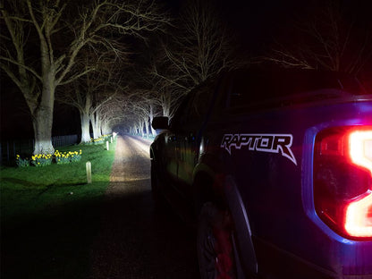Pack LED de calandre LAZER LAMPS pour Ford Raptor 2023+ Next Gen, avec grille LED et éclairage haute performance.