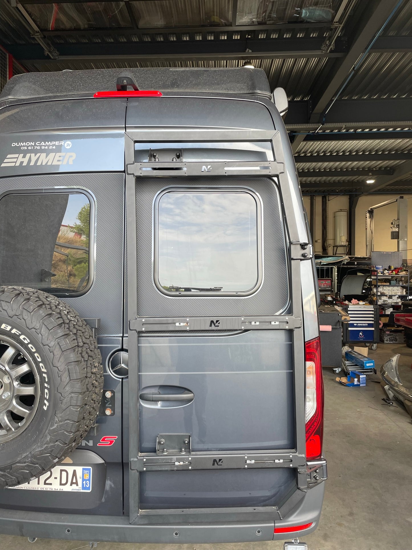 Porte tout en aluminium sur porte arrière droite pour Mercedes Sprinter W907 N4-Offroad sur Xperts4x4 Accessoires 4x4 Off-Road