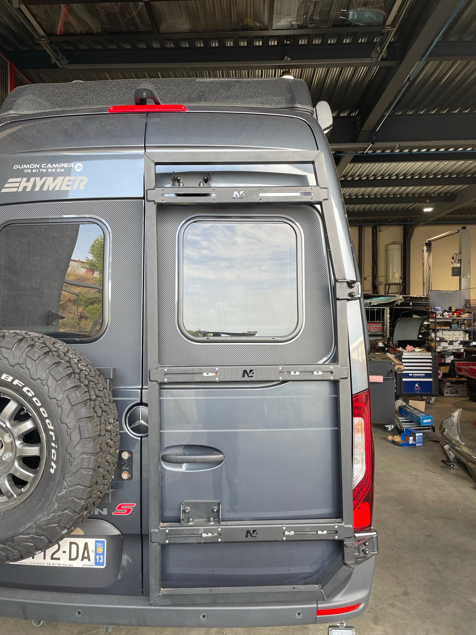 Porte tout en aluminium sur porte arrière droite pour Mercedes Sprinter W907 N4-Offroad sur Xperts4x4 Accessoires 4x4 Off-Road